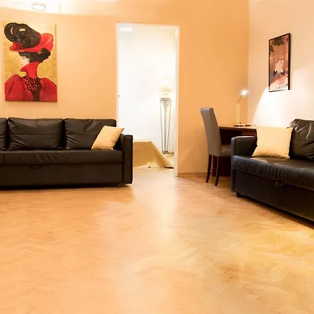 Main Square Lux 3 *