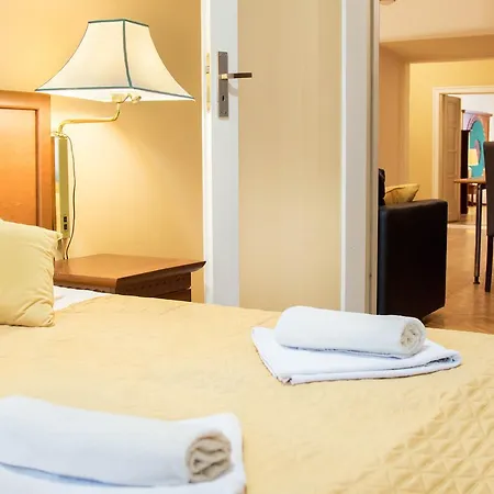 Main Square Lux 3 *